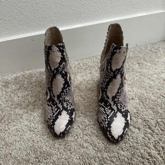Steve Madden “Rockstar” black and white snake print heeled booties - Picture 3 of 7